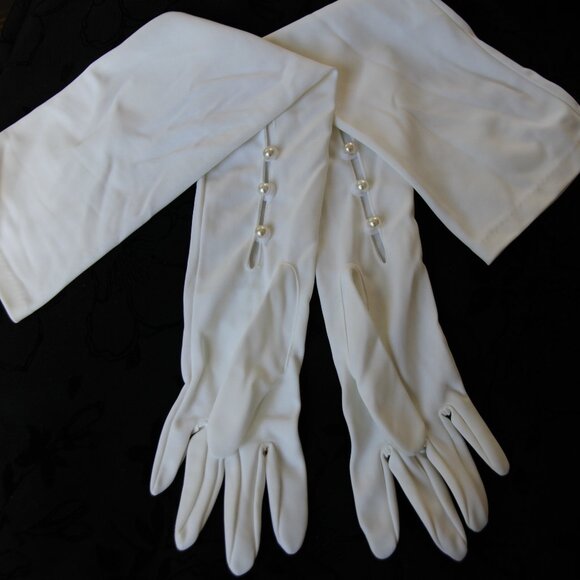 Long White Gloves 22 Inches (56 cm) with Elegant Pearl Buttons - Picture 3 of 11